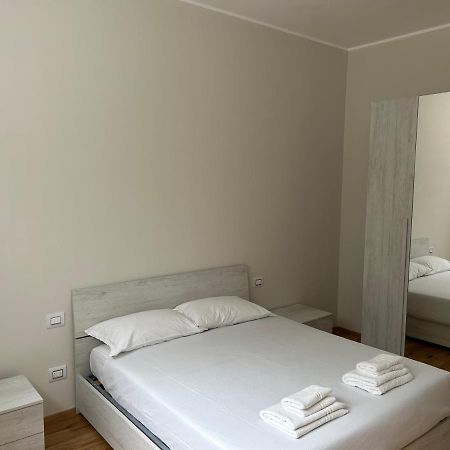 Moscova Luxury Bruno Apartment Milan Bagian luar foto