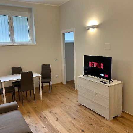 Moscova Luxury Bruno Apartment Milan Bagian luar foto