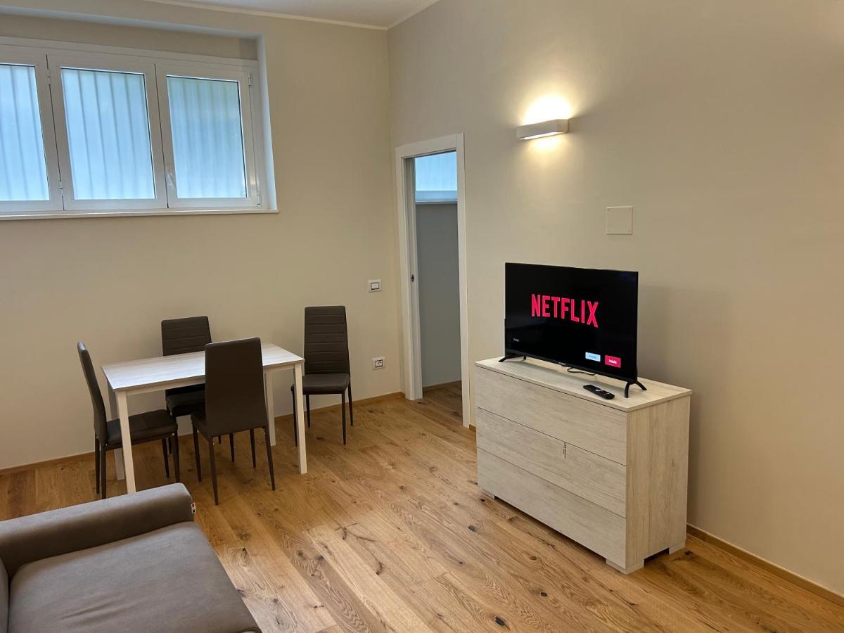 Moscova Luxury Bruno Apartment Milan Bagian luar foto